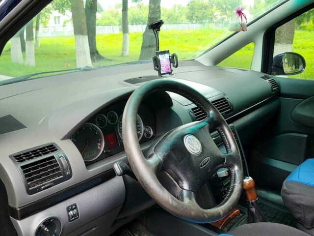 Синій Фольксваген Шаран, об'ємом двигуна 1.8 л та пробігом 275 тис. км за 4700 $, фото 7 на Automoto.ua