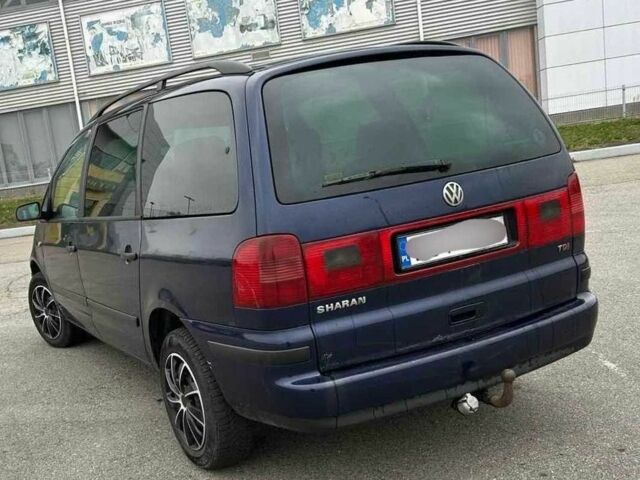 Синий Фольксваген Шаран, объемом двигателя 1.9 л и пробегом 320 тыс. км за 2500 $, фото 2 на Automoto.ua