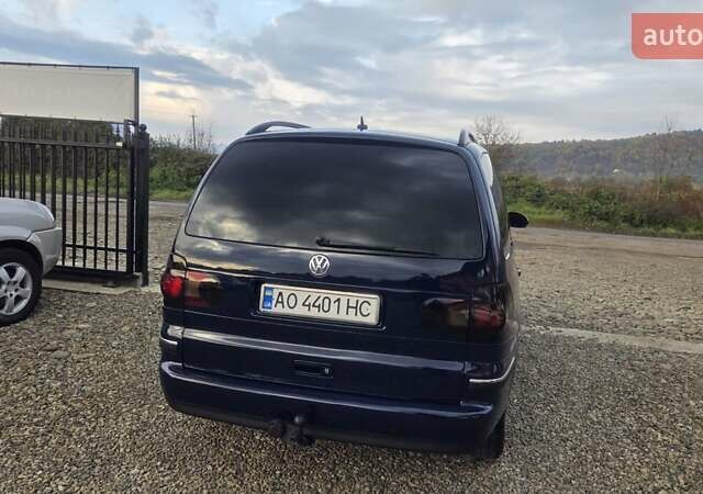 Синий Фольксваген Шаран, объемом двигателя 1.9 л и пробегом 317 тыс. км за 5200 $, фото 1 на Automoto.ua