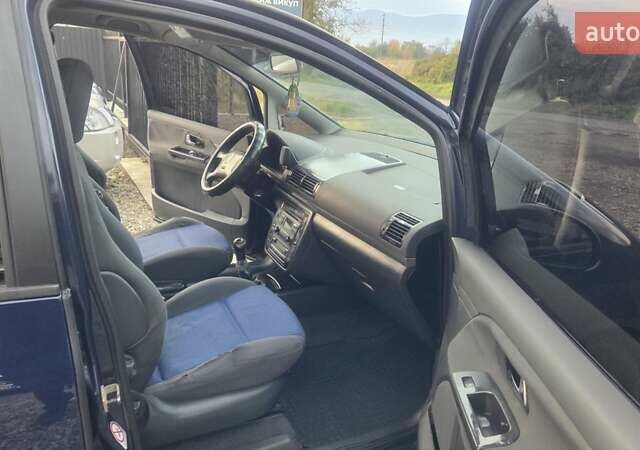 Синий Фольксваген Шаран, объемом двигателя 1.9 л и пробегом 317 тыс. км за 5200 $, фото 14 на Automoto.ua