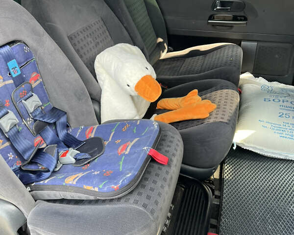 Синий Фольксваген Шаран, объемом двигателя 1.9 л и пробегом 388 тыс. км за 6700 $, фото 5 на Automoto.ua