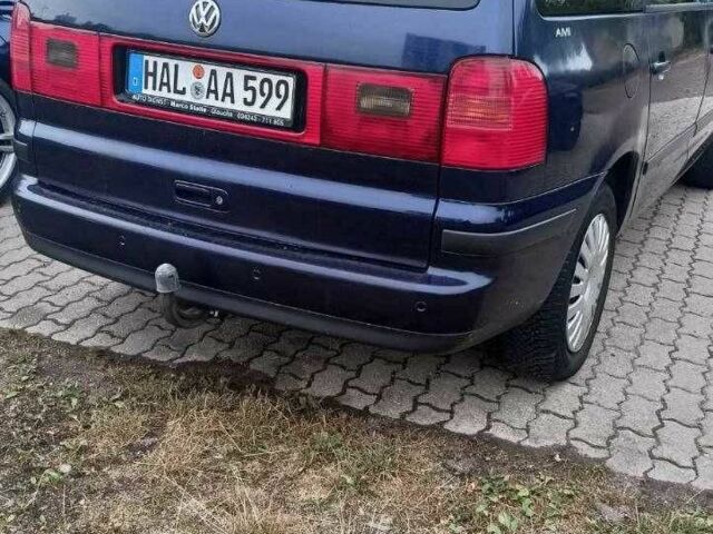 Синий Фольксваген Шаран, объемом двигателя 1.9 л и пробегом 245 тыс. км за 3000 $, фото 1 на Automoto.ua