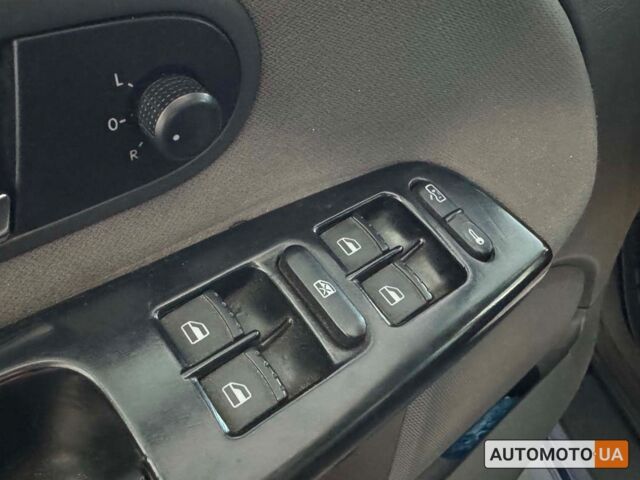 Синий Фольксваген Шаран, объемом двигателя 2 л и пробегом 400 тыс. км за 7500 $, фото 11 на Automoto.ua