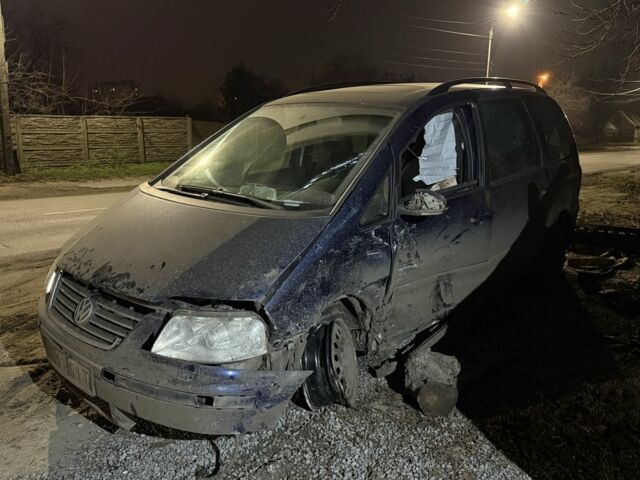 Синий Фольксваген Шаран, объемом двигателя 2 л и пробегом 250 тыс. км за 1599 $, фото 1 на Automoto.ua