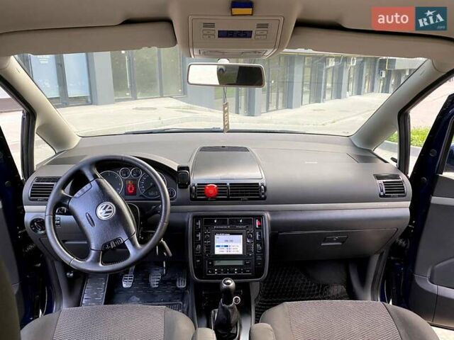 Синий Фольксваген Шаран, объемом двигателя 1.97 л и пробегом 308 тыс. км за 7400 $, фото 10 на Automoto.ua