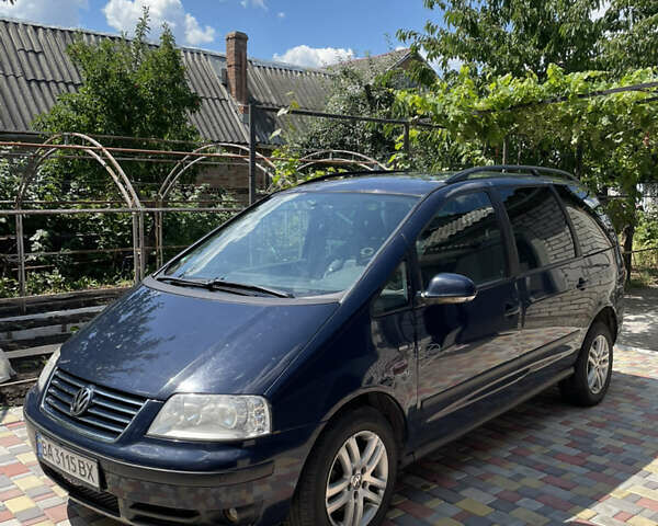 Синий Фольксваген Шаран, объемом двигателя 2 л и пробегом 276 тыс. км за 7000 $, фото 4 на Automoto.ua