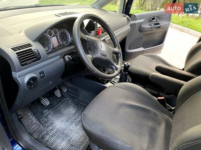 Синий Фольксваген Шаран, объемом двигателя 1.97 л и пробегом 308 тыс. км за 7400 $, фото 11 на Automoto.ua