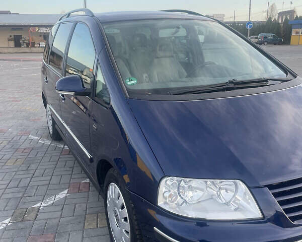 Синий Фольксваген Шаран, объемом двигателя 2 л и пробегом 140 тыс. км за 8555 $, фото 2 на Automoto.ua