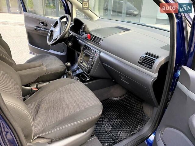 Синий Фольксваген Шаран, объемом двигателя 1.97 л и пробегом 308 тыс. км за 7400 $, фото 31 на Automoto.ua