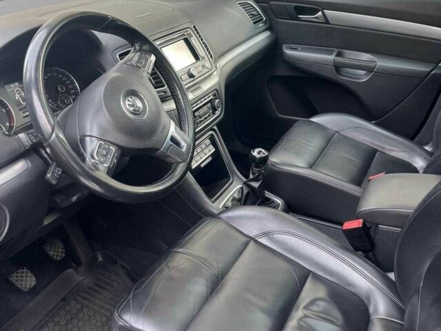 Синий Фольксваген Шаран, объемом двигателя 2 л и пробегом 233 тыс. км за 13950 $, фото 5 на Automoto.ua