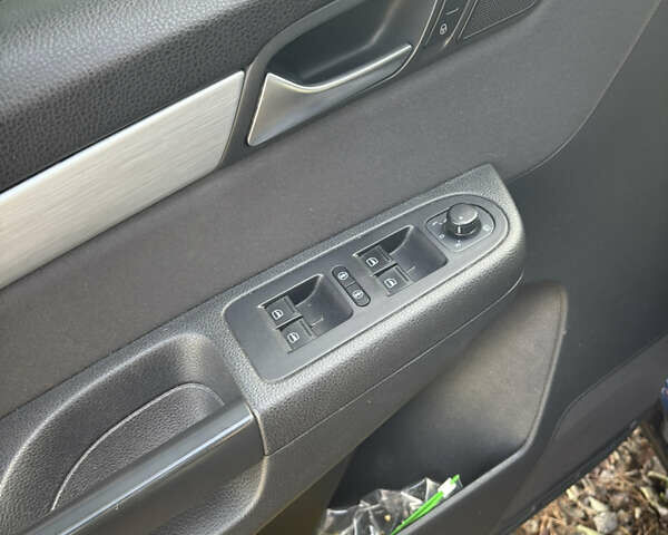 Синий Фольксваген Шаран, объемом двигателя 2 л и пробегом 188 тыс. км за 16700 $, фото 16 на Automoto.ua