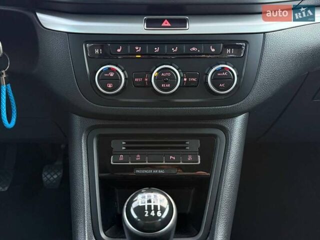 Синий Фольксваген Шаран, объемом двигателя 1.39 л и пробегом 137 тыс. км за 13900 $, фото 11 на Automoto.ua