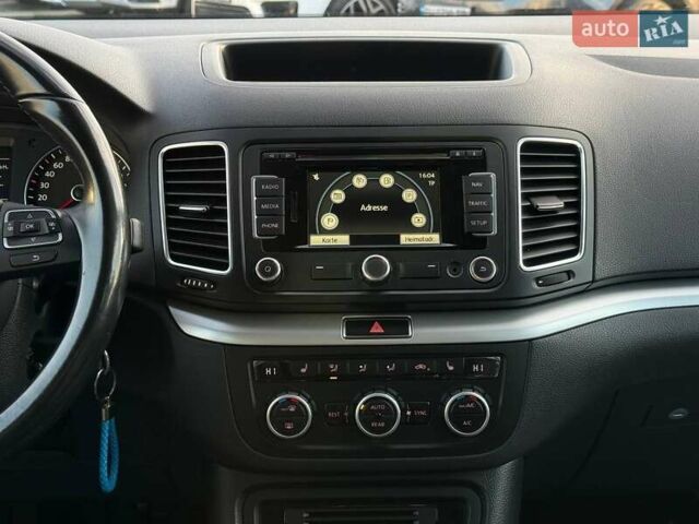 Синий Фольксваген Шаран, объемом двигателя 1.39 л и пробегом 137 тыс. км за 13900 $, фото 10 на Automoto.ua