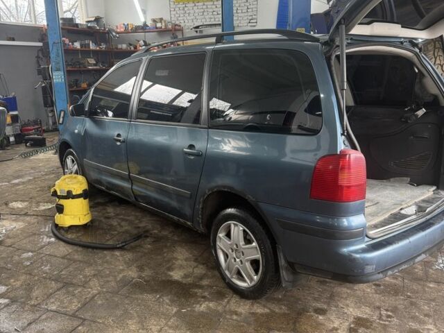 Синій Фольксваген Шаран, об'ємом двигуна 1.9 л та пробігом 300 тис. км за 1600 $, фото 3 на Automoto.ua