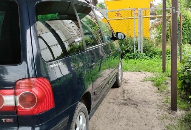 Синий Фольксваген Шаран, объемом двигателя 1.9 л и пробегом 330 тыс. км за 5100 $, фото 3 на Automoto.ua