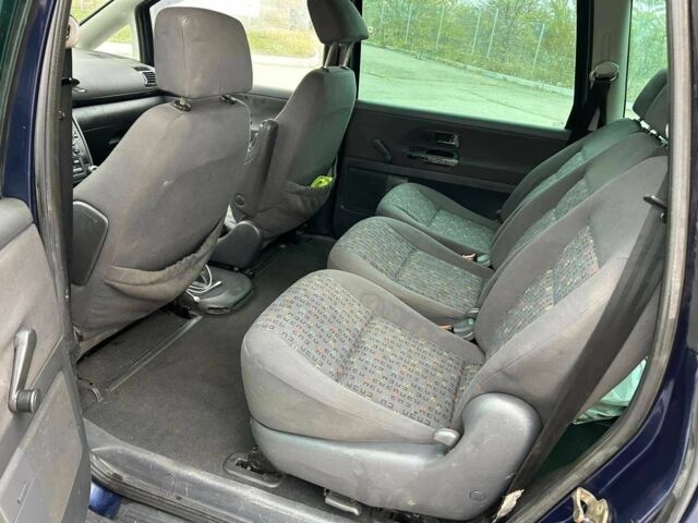 Синий Фольксваген Шаран, объемом двигателя 1.9 л и пробегом 290 тыс. км за 2600 $, фото 4 на Automoto.ua