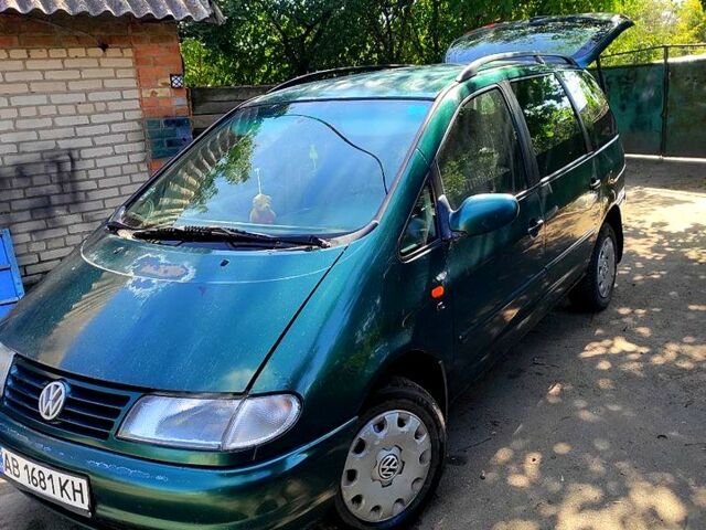 Зеленый Фольксваген Шаран, объемом двигателя 1.9 л и пробегом 599 тыс. км за 2000 $, фото 1 на Automoto.ua
