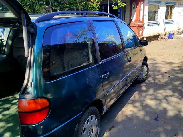 Зеленый Фольксваген Шаран, объемом двигателя 1.9 л и пробегом 599 тыс. км за 2000 $, фото 3 на Automoto.ua