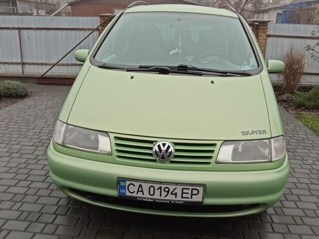 Зеленый Фольксваген Шаран, объемом двигателя 1.9 л и пробегом 362 тыс. км за 4253 $, фото 4 на Automoto.ua