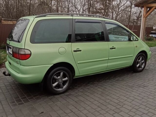 Зеленый Фольксваген Шаран, объемом двигателя 1.9 л и пробегом 362 тыс. км за 4253 $, фото 3 на Automoto.ua