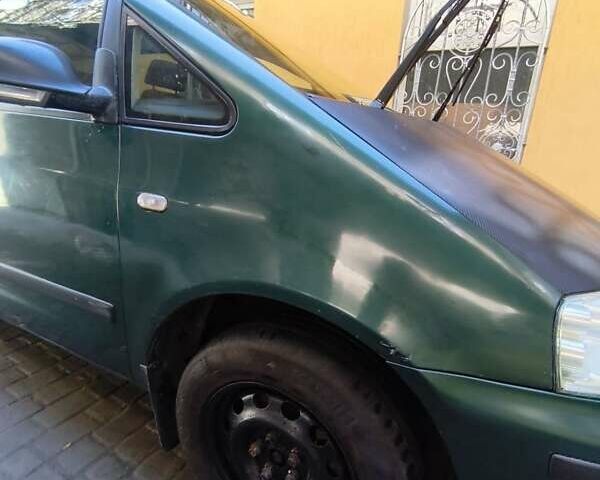 Зеленый Фольксваген Шаран, объемом двигателя 1.9 л и пробегом 395 тыс. км за 3700 $, фото 4 на Automoto.ua