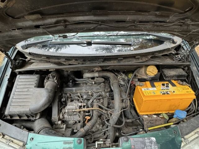 Зелений Фольксваген Шаран, об'ємом двигуна 1.9 л та пробігом 150 тис. км за 1500 $, фото 5 на Automoto.ua