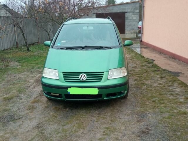Зеленый Фольксваген Шаран, объемом двигателя 1.9 л и пробегом 300 тыс. км за 2200 $, фото 1 на Automoto.ua