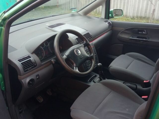 Зеленый Фольксваген Шаран, объемом двигателя 1.9 л и пробегом 300 тыс. км за 2200 $, фото 6 на Automoto.ua