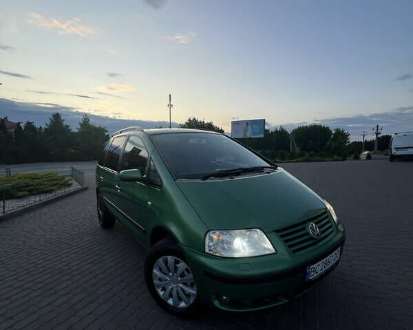 Зеленый Фольксваген Шаран, объемом двигателя 1.8 л и пробегом 316 тыс. км за 4350 $, фото 5 на Automoto.ua