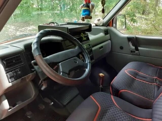 Помаранчевий Фольксваген T4 (Transporter) пасс., об'ємом двигуна 2.4 л та пробігом 370 тис. км за 3300 $, фото 3 на Automoto.ua