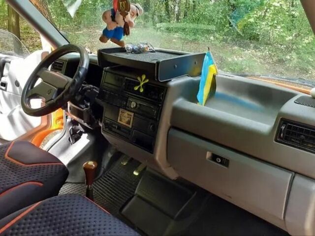 Помаранчевий Фольксваген T4 (Transporter) пасс., об'ємом двигуна 2.4 л та пробігом 370 тис. км за 3300 $, фото 2 на Automoto.ua