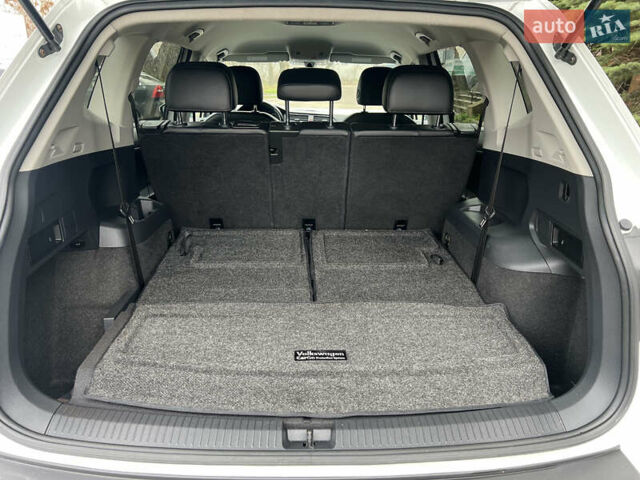 Білий Фольксваген Tiguan Allspace, об'ємом двигуна 1.98 л та пробігом 190 тис. км за 17500 $, фото 12 на Automoto.ua