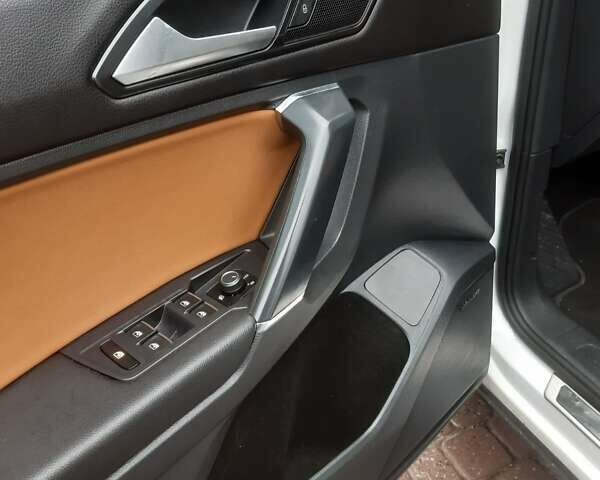 Білий Фольксваген Tiguan Allspace, об'ємом двигуна 2 л та пробігом 161 тис. км за 18200 $, фото 21 на Automoto.ua