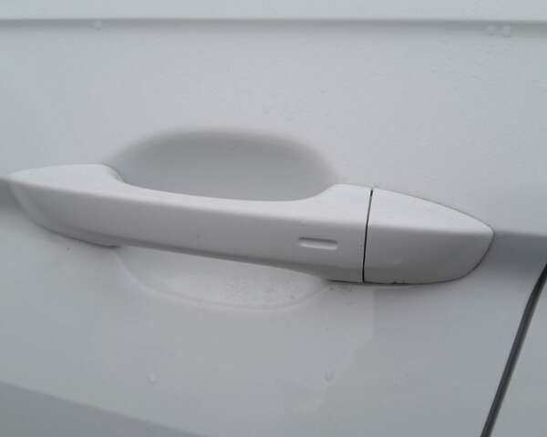 Білий Фольксваген Tiguan Allspace, об'ємом двигуна 2 л та пробігом 161 тис. км за 18200 $, фото 5 на Automoto.ua