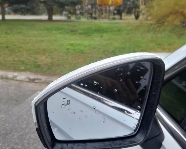 Білий Фольксваген Tiguan Allspace, об'ємом двигуна 2 л та пробігом 161 тис. км за 18200 $, фото 3 на Automoto.ua