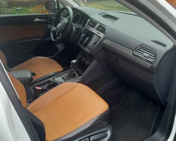 Білий Фольксваген Tiguan Allspace, об'ємом двигуна 2 л та пробігом 161 тис. км за 18200 $, фото 22 на Automoto.ua