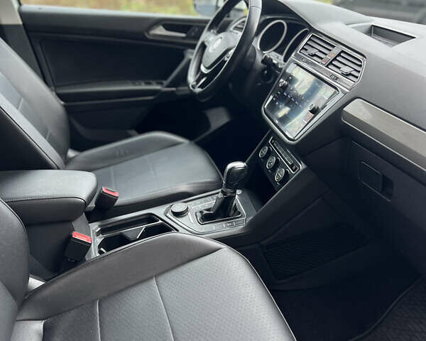 Білий Фольксваген Tiguan Allspace, об'ємом двигуна 1.98 л та пробігом 190 тис. км за 17500 $, фото 15 на Automoto.ua