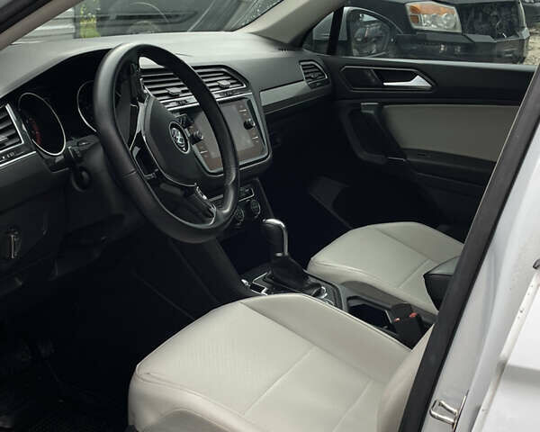 Фольксваген Tiguan Allspace 2018 в Виннице на Automoto.ua Белый Фольксваген Tiguan Allspace, объемом двигателя 2 л и пробегом 197 тыс. км за 18200 $, фото 49 на Automoto.ua