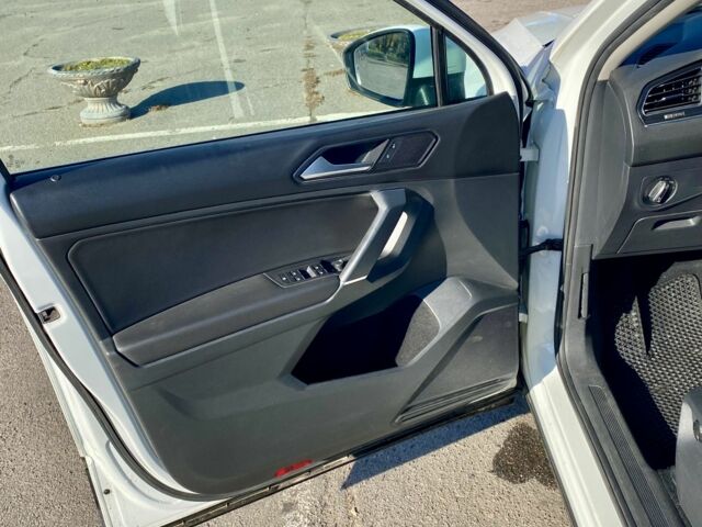 Белый Фольксваген Tiguan Allspace, объемом двигателя 2 л и пробегом 155 тыс. км за 18000 $, фото 10 на Automoto.ua