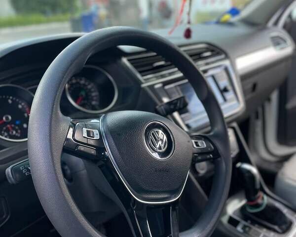 Белый Фольксваген Tiguan Allspace, объемом двигателя 1.98 л и пробегом 197 тыс. км за 16000 $, фото 3 на Automoto.ua