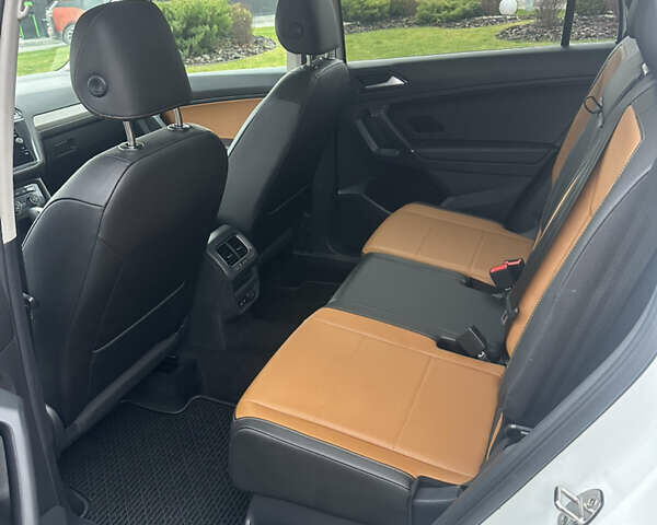 Белый Фольксваген Tiguan Allspace, объемом двигателя 2 л и пробегом 77 тыс. км за 18800 $, фото 9 на Automoto.ua