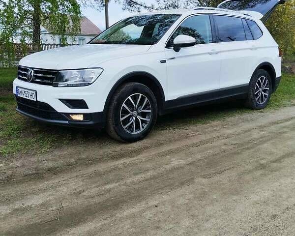 Белый Фольксваген Tiguan Allspace, объемом двигателя 2 л и пробегом 217 тыс. км за 27570 $, фото 4 на Automoto.ua