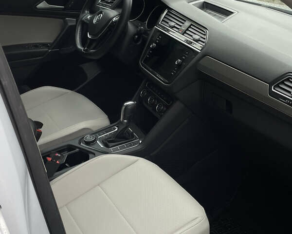 Фольксваген Tiguan Allspace 2018 в Виннице на Automoto.ua Белый Фольксваген Tiguan Allspace, объемом двигателя 2 л и пробегом 197 тыс. км за 18200 $, фото 33 на Automoto.ua