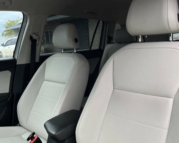 Фольксваген Tiguan Allspace 2018 в Виннице на Automoto.ua Белый Фольксваген Tiguan Allspace, объемом двигателя 2 л и пробегом 197 тыс. км за 18200 $, фото 28 на Automoto.ua