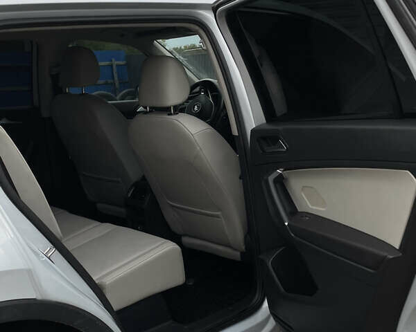 Фольксваген Tiguan Allspace 2018 в Виннице на Automoto.ua Белый Фольксваген Tiguan Allspace, объемом двигателя 2 л и пробегом 197 тыс. км за 18200 $, фото 42 на Automoto.ua