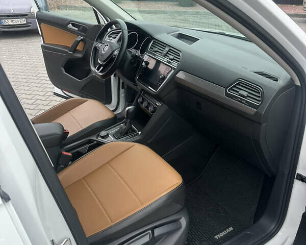 Белый Фольксваген Tiguan Allspace, объемом двигателя 2 л и пробегом 77 тыс. км за 18800 $, фото 14 на Automoto.ua