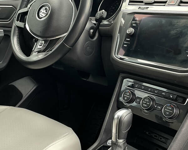 Фольксваген Tiguan Allspace 2018 в Виннице на Automoto.ua Белый Фольксваген Tiguan Allspace, объемом двигателя 2 л и пробегом 197 тыс. км за 18200 $, фото 41 на Automoto.ua
