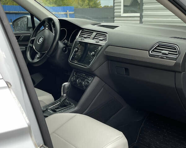 Фольксваген Tiguan Allspace 2018 в Виннице на Automoto.ua Белый Фольксваген Tiguan Allspace, объемом двигателя 2 л и пробегом 197 тыс. км за 18200 $, фото 30 на Automoto.ua