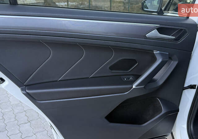 Белый Фольксваген Tiguan Allspace, объемом двигателя 2 л и пробегом 228 тыс. км за 29450 $, фото 67 на Automoto.ua