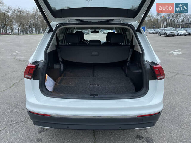 Белый Фольксваген Tiguan Allspace, объемом двигателя 1.97 л и пробегом 139 тыс. км за 20999 $, фото 5 на Automoto.ua